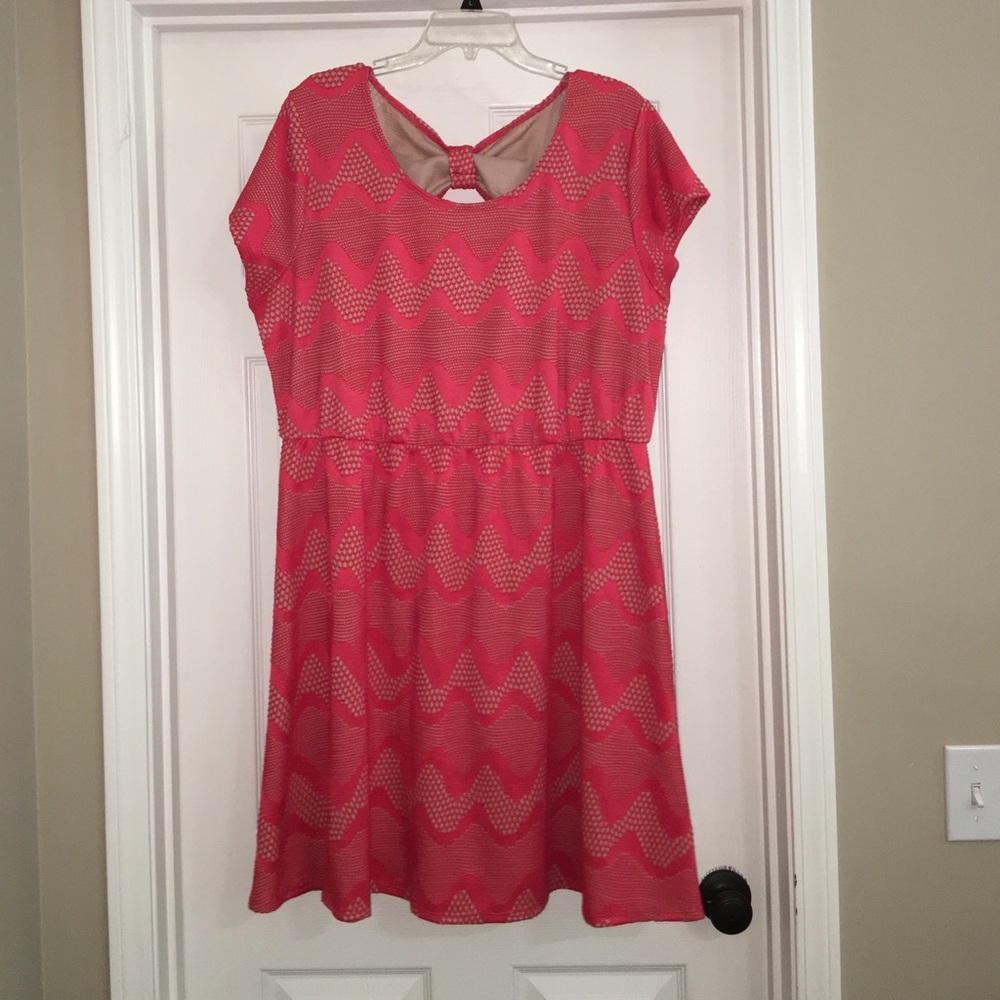 Plus Size midi dress with open back